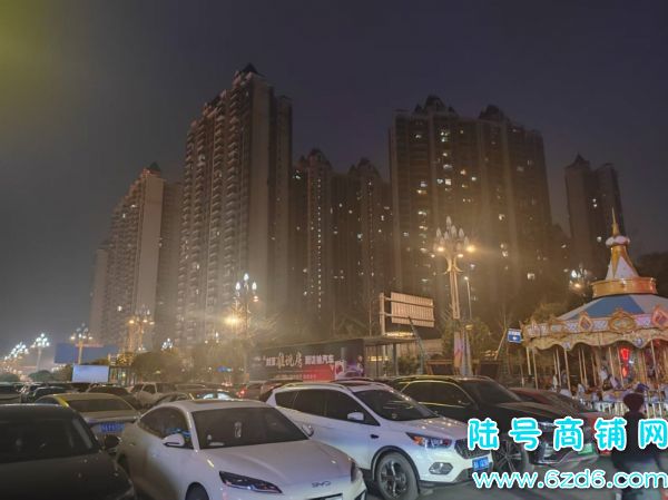 6������ ���������л���������ת��ʵ��ͼƬ