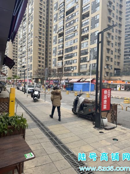 ����ʳ С����ƻ����ٽ־���ơ�Ƴ���ת�ã������ʵ��ͼƬ