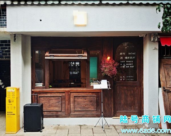 ��½�ţ��������ϳ����ضε�̨��С�ƹ�ת�ã�Ҳ���Կ�תʵ��ͼƬ