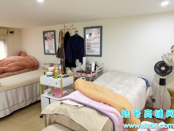 �Ͻ������ǹ�������·�ٽ�����Ժת��ʵ��ͼƬ