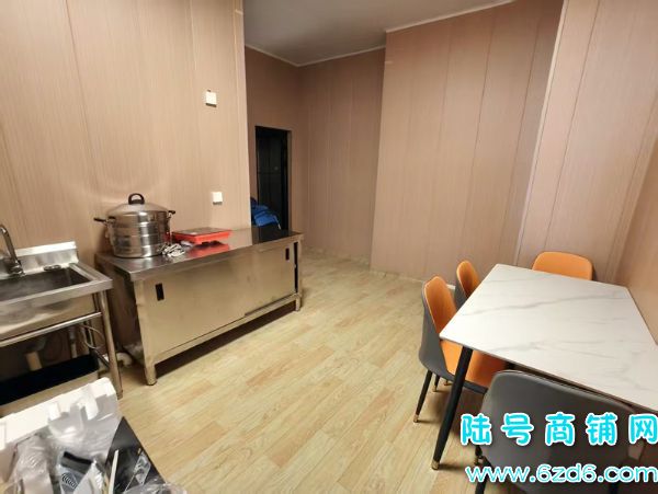 ��½�ţ�С�Ӻ����仪ͥ�ٽ�����������ת��ʵ��ͼƬ