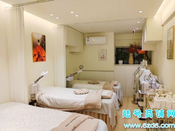 ��������ե���׸ֵ����ڸ����ٽ���������Ժ������ת��ʵ��ͼƬ