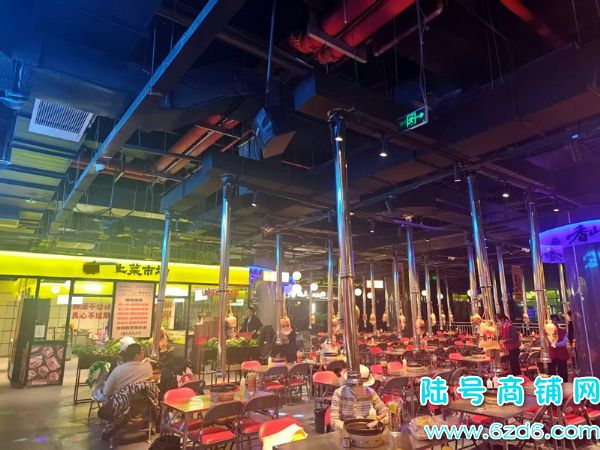 ��½�ţ�����԰����㳡900ƽ��װ������ͷ���������ת��ʵ��ͼƬ