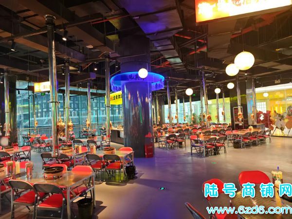 ��½�ţ�����԰����㳡900ƽ��װ������ͷ���������ת��ʵ��ͼƬ