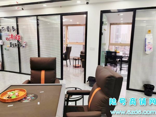 �ĸ����� 4�򻨹�԰�����㳡3��������ת�ã�һ������ʵ��ͼƬ