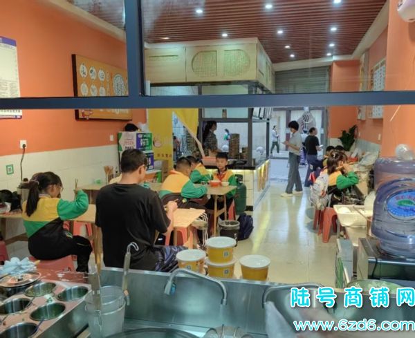 ��½�ţ�Ϣ���ؽ�ͨ·����Сѧ���ſ��ٽֲ�����ת�ã��ɿ�תʵ��ͼƬ