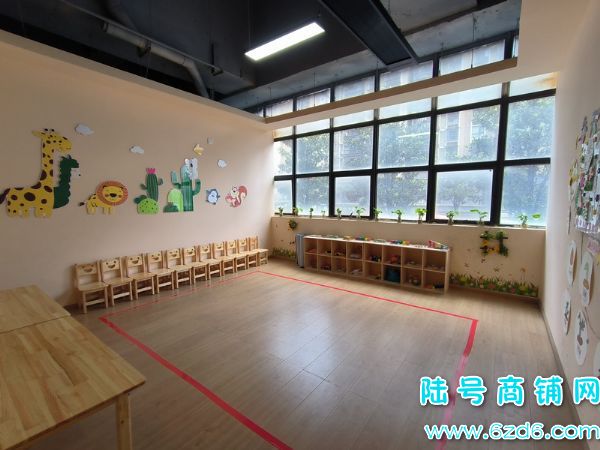 ��½�ţ�������������԰�ٽִ�һ����ѵ����ת�ã��Ա߾���ѧУʵ��ͼƬ