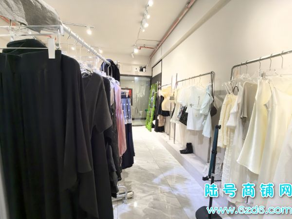 ����԰�����㳡2��¥60ƽ�����ҷ�װ��ת��ʵ��ͼƬ