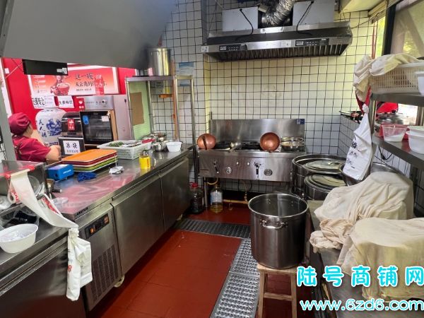 ��½�ţ���Ϫ����ѧ���ձ�ͥ����ʳ�㳡������ת�ã��ʺ϶�Ʒ��ʵ��ͼƬ