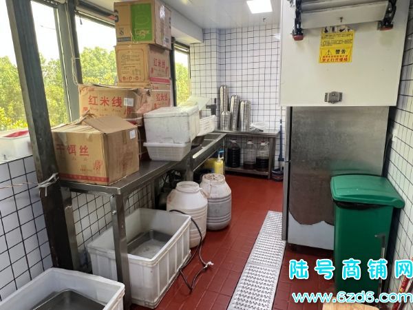 ��½�ţ���Ϫ����ѧ���ձ�ͥ����ʳ�㳡������ת�ã��ʺ϶�Ʒ��ʵ��ͼƬ
